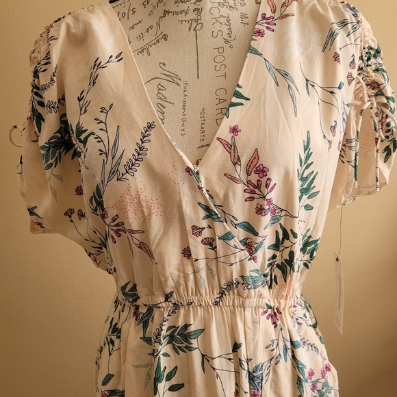 Peyton & Parker Women's Floral V-Neck Dress! - Picture 6 of 6